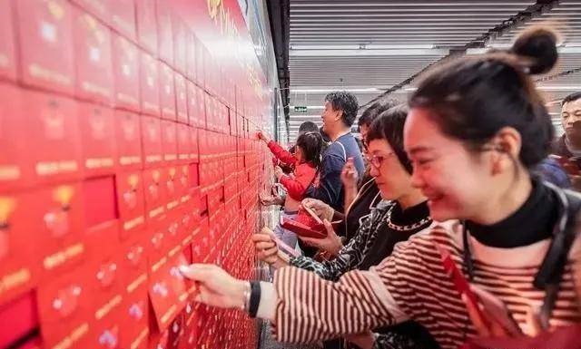 唯有這些抓人眼球的戶外廣告才配叫創(chuàng)意！標(biāo)識(shí)主也滿意4