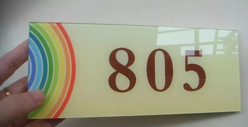 做標(biāo)識，我們大家是認(rèn)真的：一分鐘教你打造“養(yǎng)眼”高分子有機(jī)玻璃標(biāo)牌