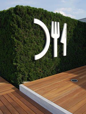 作為線下超級入口，店鋪招牌主要性凸顯27