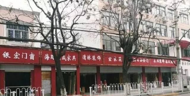 走在街上，發(fā)現(xiàn)商鋪標(biāo)識(shí)一成不變，統(tǒng)一式商店招牌有需要嗎？5