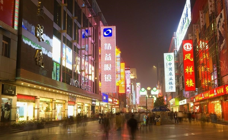 走在街上，發(fā)掘商店標(biāo)識(shí)一模一樣，統(tǒng)一式店鋪廣告牌有須要嗎？7