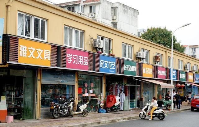 中國街道廣告牌燈箱有多野？瞧瞧這些讓人笑掉大牙的品牌名30