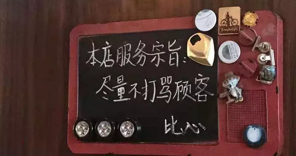 中國路邊的做燈箱廣告牌，我能笑一年21
