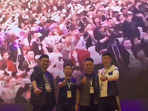 授人魚不如授人以漁！鑫麗華廣告家人們一起好好學(xué)習(xí)，天天向上！
